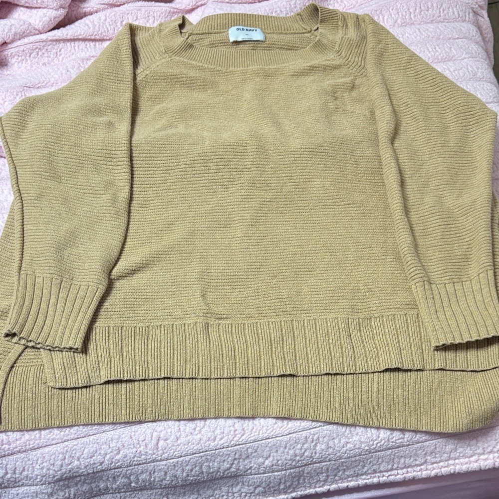 Old Navy Women's Beige Crew Neck Sweater